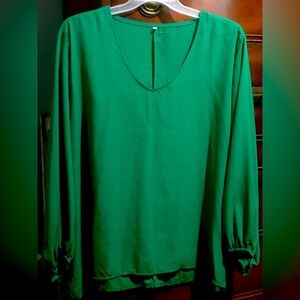 Beautiful Green blouse Size 4x but fits like a 2x New without tags